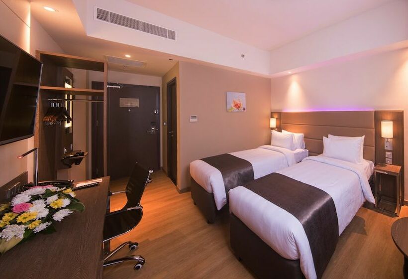 חדר דלוקס, Bigland Hotel & Convention Sentul