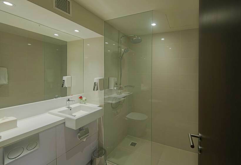 חדר משפחתי, Bigland Hotel & Convention Sentul