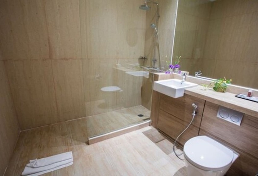 חדר משפחתי, Bigland Hotel & Convention Sentul