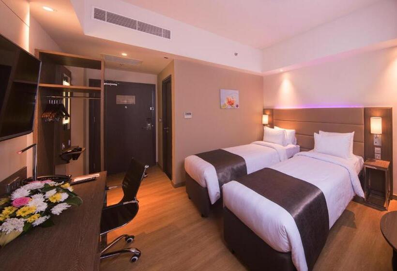 חדר דלוקס, Bigland Hotel & Convention Sentul