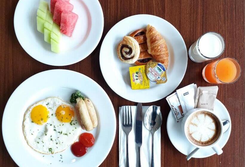 חדר משפחתי, Bigland Hotel & Convention Sentul