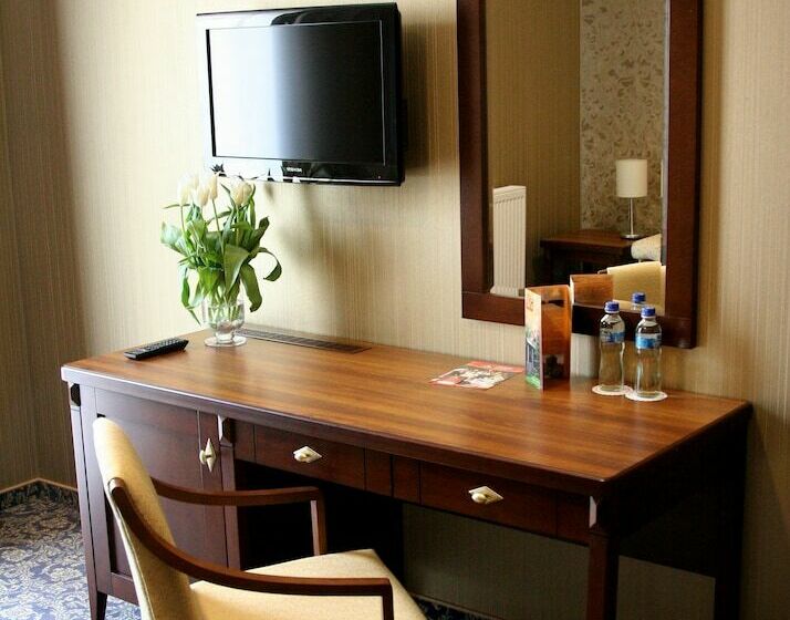 اتاق کلاس بیزنس, Rad