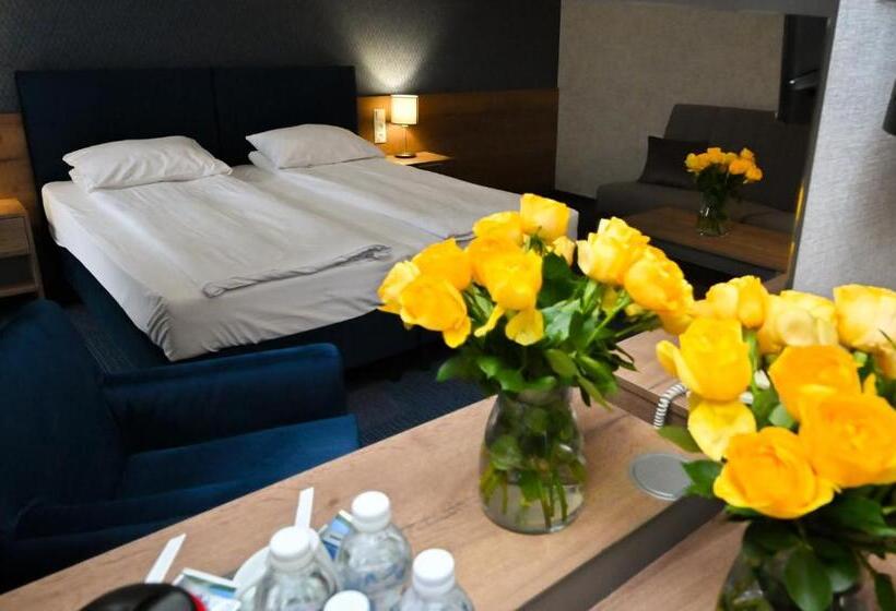 اتاق لوکس, Rad