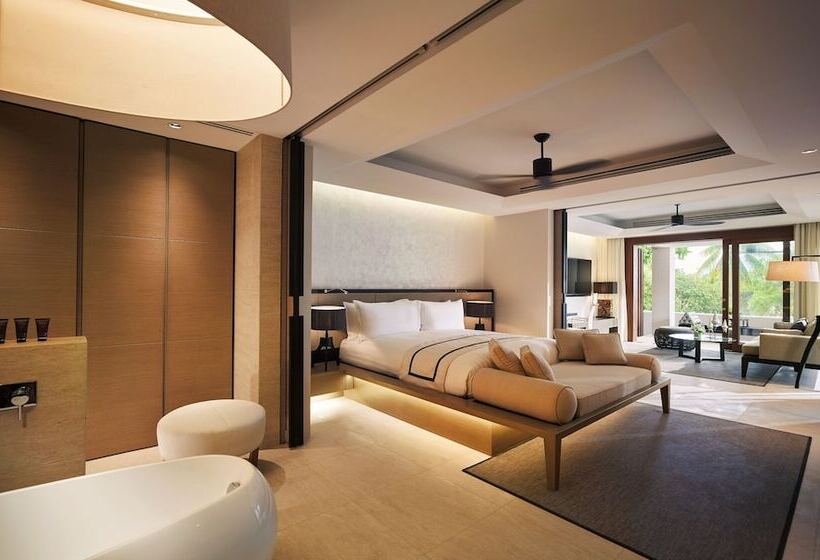 סוויטה נוף לגינה, The Ritz Carlton Koh Samui