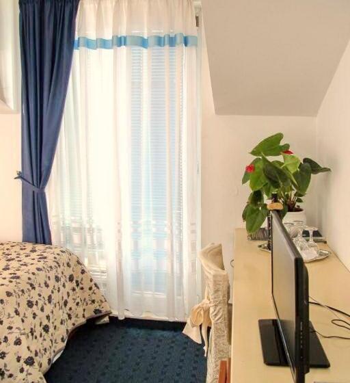 Comfort room with balcony, Villa Neretva   Metković