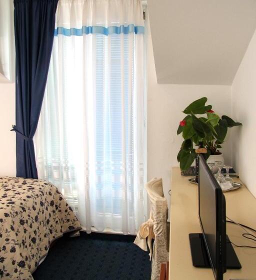 Comfort room with balcony, Villa Neretva   Metković