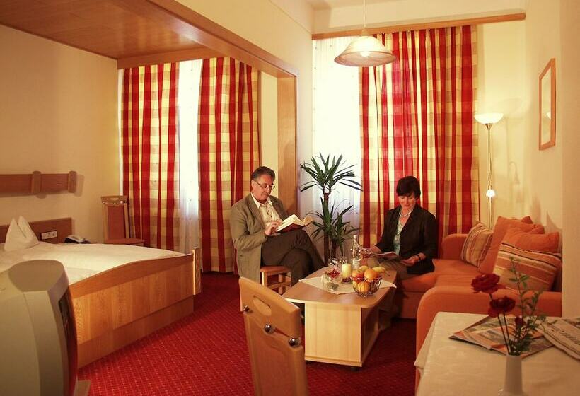 Camera Standard, Zur Post