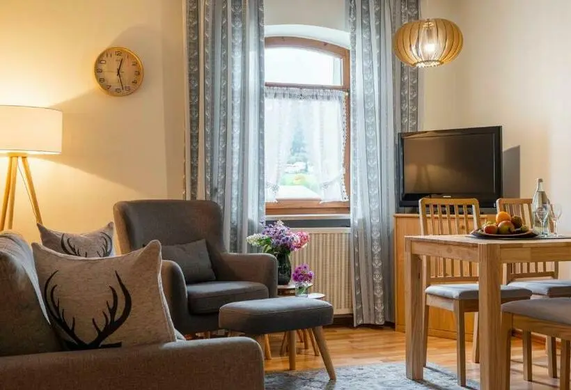 Apartamento 2 Quartos, Zur Post