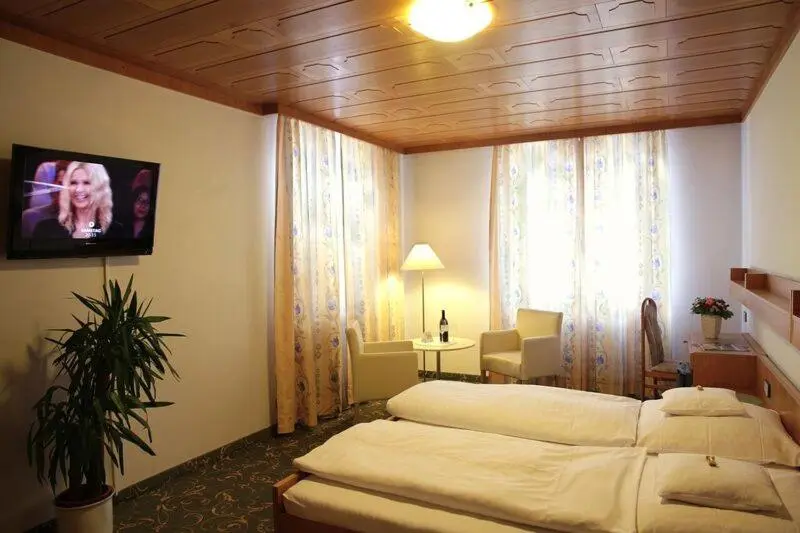 Quarto Triplo Standart, Zur Post