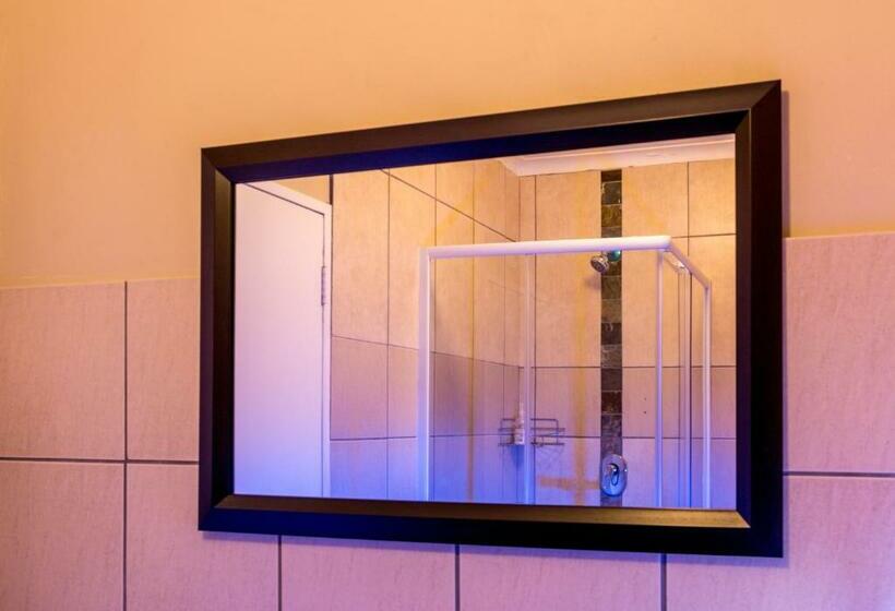 패밀리 룸, Memra Guest House