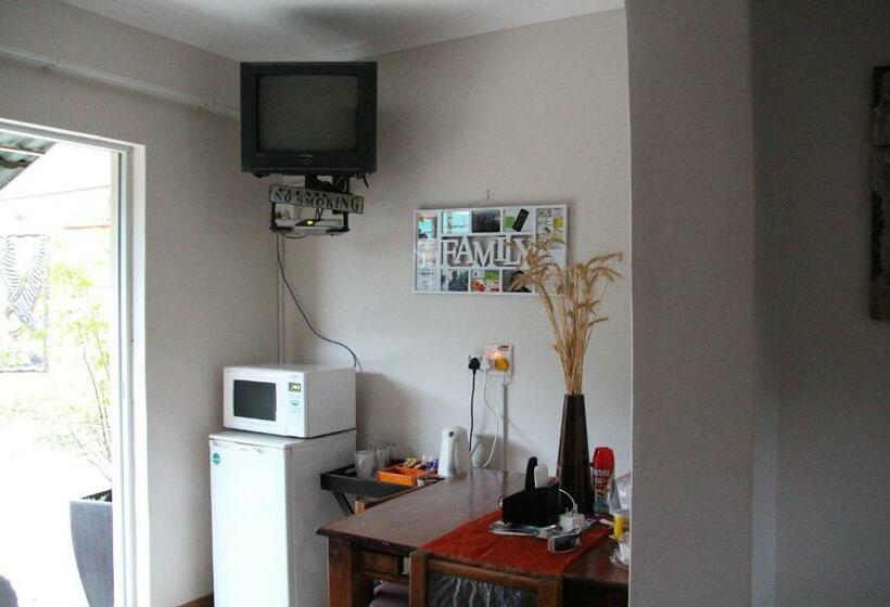 패밀리 룸, Memra Guest House