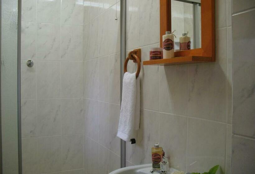 패밀리 룸, Memra Guest House