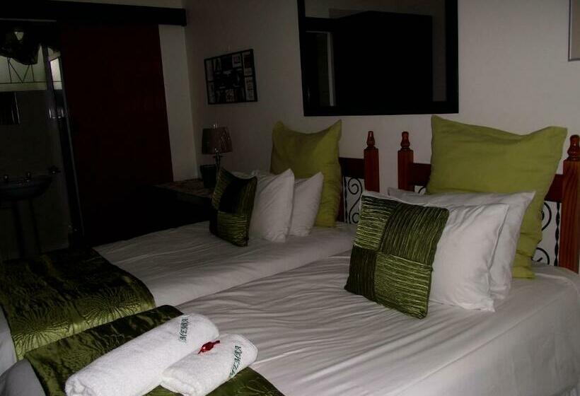 패밀리 룸, Memra Guest House