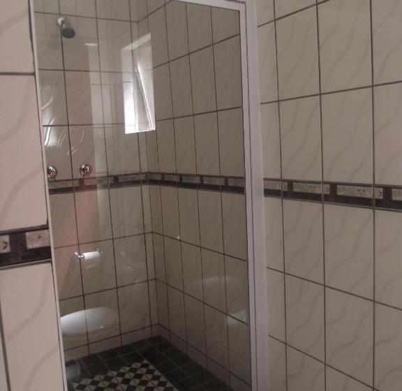 패밀리 룸, Memra Guest House