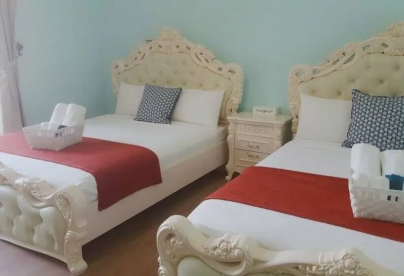 اتاق لوکس چهار تخته, Princess Chloe B&b