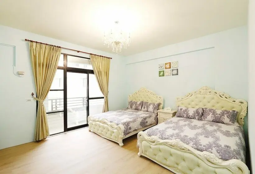 اتاق لوکس چهار تخته, Princess Chloe B&b