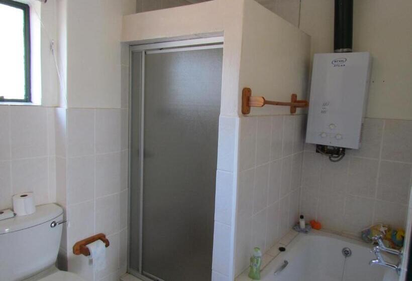 חדר סטנדרט לארבעה, Pumula Guest Farm