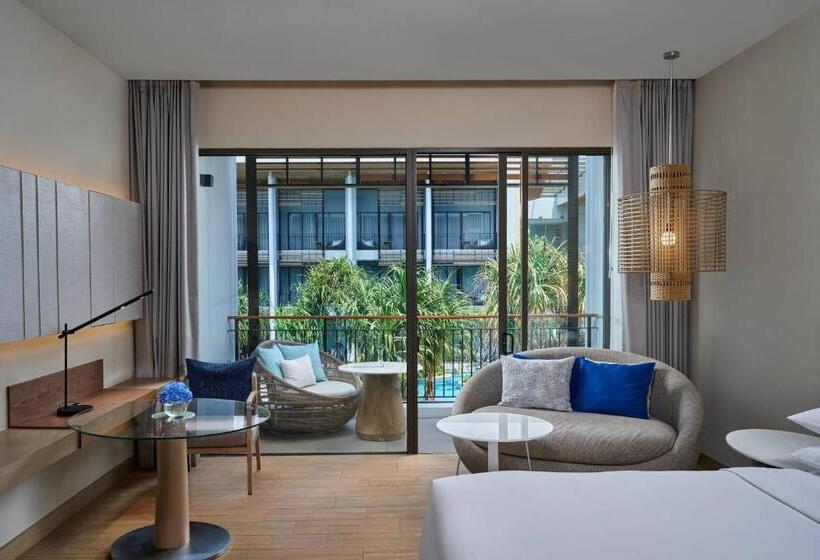 Номер Стандарт с Балконом, Renaissance Pattaya Resort & Spa