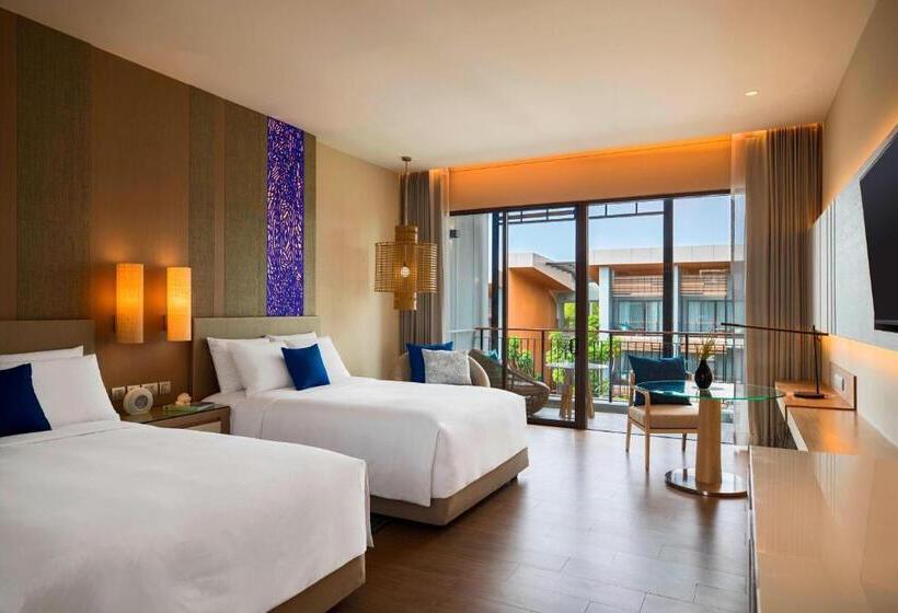Номер Стандарт с Балконом, Renaissance Pattaya Resort & Spa