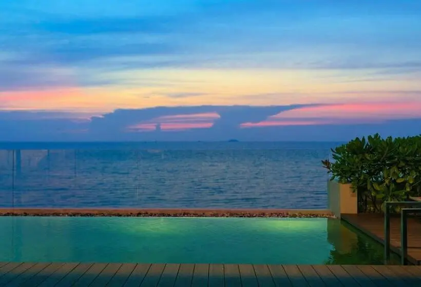 Villa 2 Makuuhuonetta Merinäkymä, Renaissance Pattaya Resort & Spa