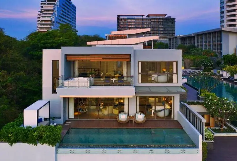 Villa 2 Makuuhuonetta Merinäkymä, Renaissance Pattaya Resort & Spa