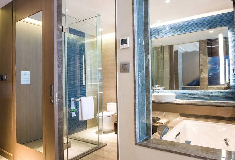 海景标准间带阳台, Renaissance Pattaya Resort & Spa