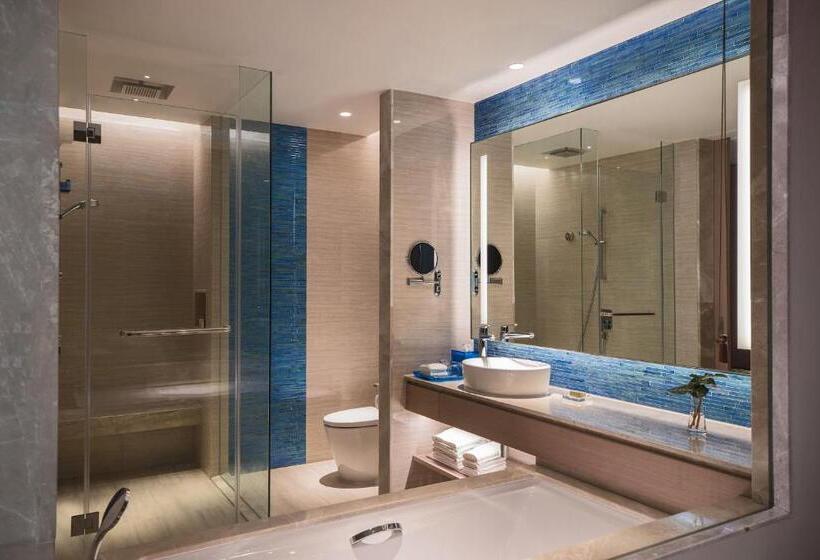 标准间带游泳池, Renaissance Pattaya Resort & Spa