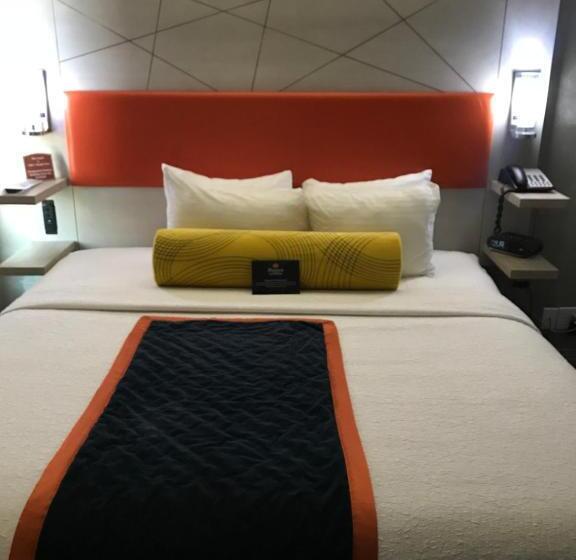 اتاق استاندارد با تخت بزرگ برای معلولان, Best Western Premier Historic Travelers Hotel Alamo/riverwalk