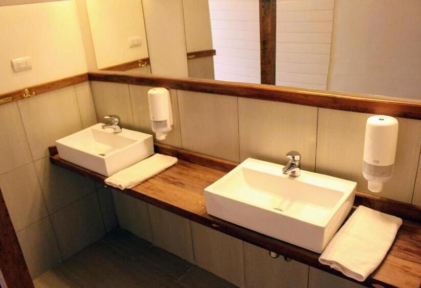 اتاق خانوادگی با سرویس بهداشتی مشترک, Hostal Compass Del Sur