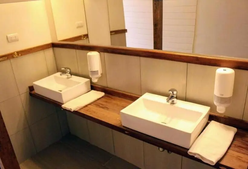 اتاق خانوادگی با سرویس بهداشتی مشترک, Hostal Compass Del Sur