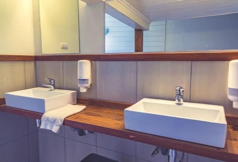 اتاق خانوادگی با سرویس بهداشتی مشترک, Hostal Compass Del Sur