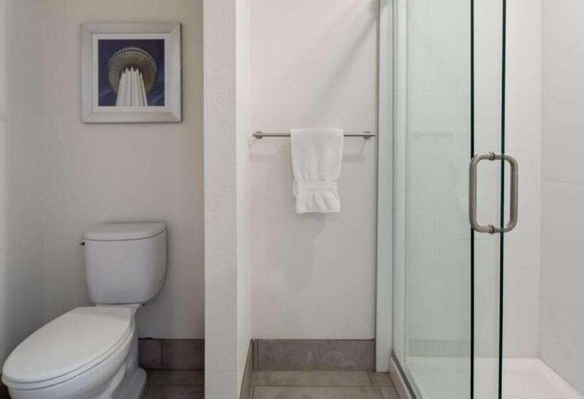 جناح سرير كينج, Best Western Plus Roland Inn & Suites