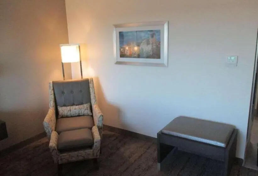 スイート, Best Western Plus Roland Inn & Suites