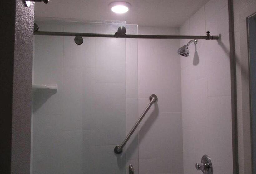 غرفة قياسية لذوى الاحتياجات الخاصة, Best Western Plus Roland Inn & Suites