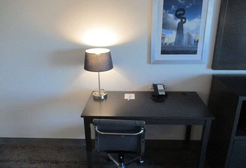 جناح, Best Western Plus Roland Inn & Suites