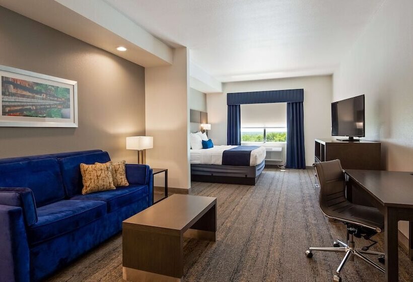 جناح, Best Western Plus Roland Inn & Suites