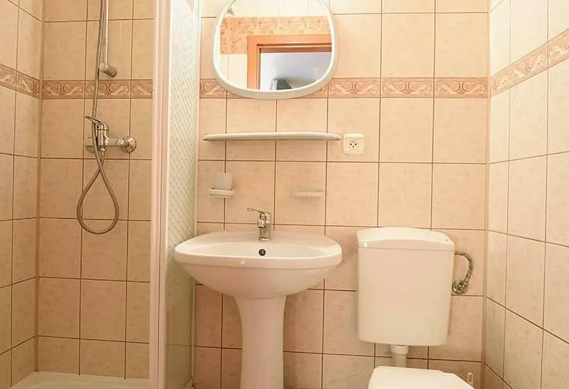 Standard Kolmen Hengen Huone, Marsjanka