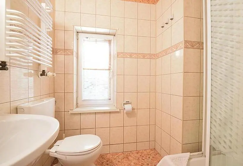 Standard Neljän Hengen Huone, Marsjanka