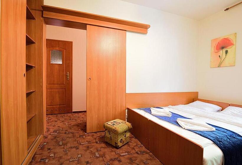 اتاق استاندارد چهار تخته, Marsjanka