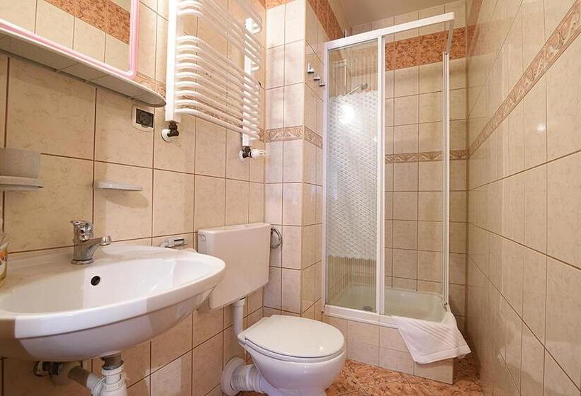 اتاق استاندارد چهار تخته, Marsjanka