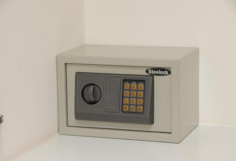 标准单人间, Ontiveros