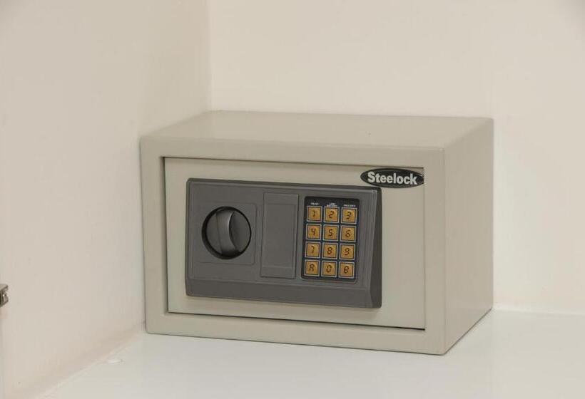 חדר אקונומי יחיד, Ontiveros