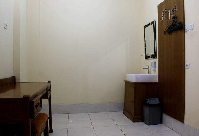 スタンダードルーム, Reddoorz @ Palasari