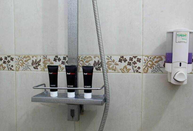 スタンダードルーム, Reddoorz @ Palasari