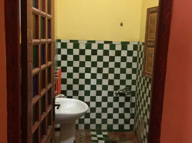اتاق استاندارد سه نفره, Riad Selma
