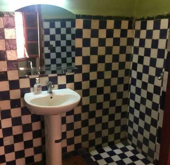 اتاق استاندارد سه نفره, Riad Selma