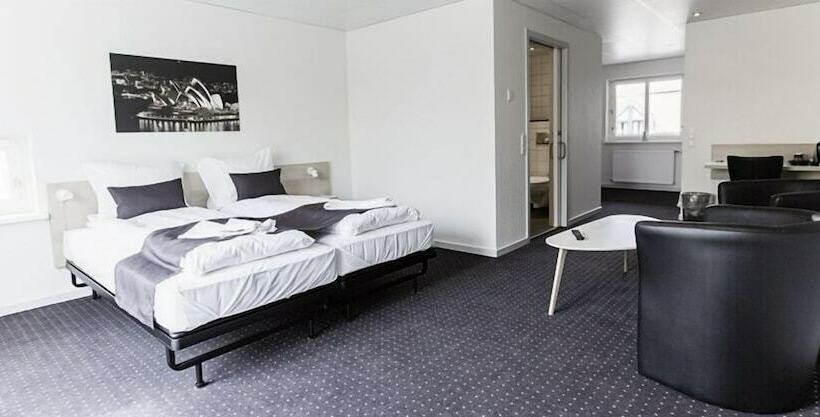 חדר סופריור לשלושה, Tante Lemvig