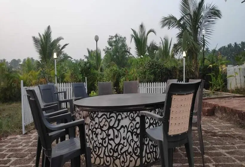 デラックスルーム, Exotica Beach Retreats Diveagar