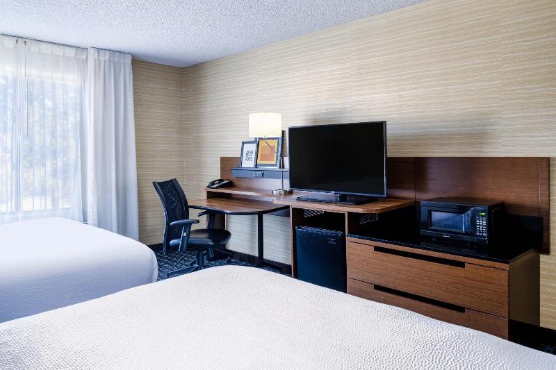 Номер Стандарт Вид на Озеро, Fairfield Inn & Suites By Marriott Detroit Lakes