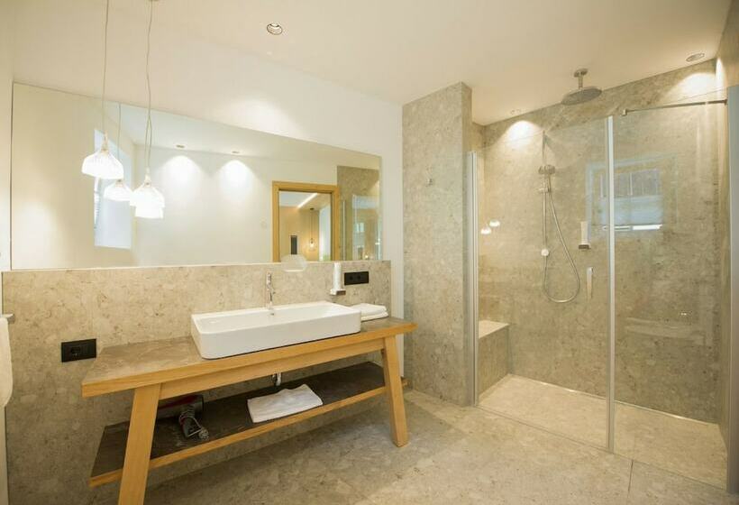 غرفة ديلوكس, Goldene Traube